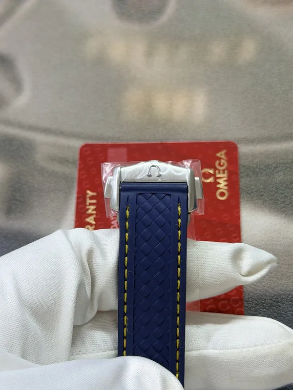 VSF Aqua Terra 41 mm, blue teak-pattern dial, yellow seconds hand, blue rubber strap, strap and buckle