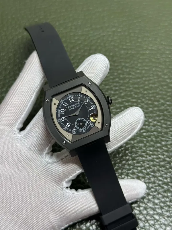 Élégante 48 mm replica, black rubber strap, black case