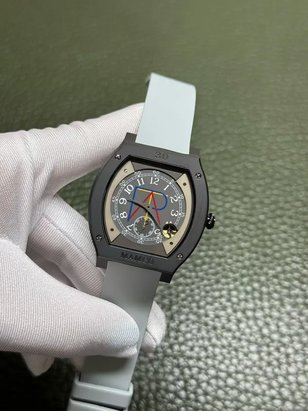Élégante 48 mm replica, lead grey rubber strap, black case