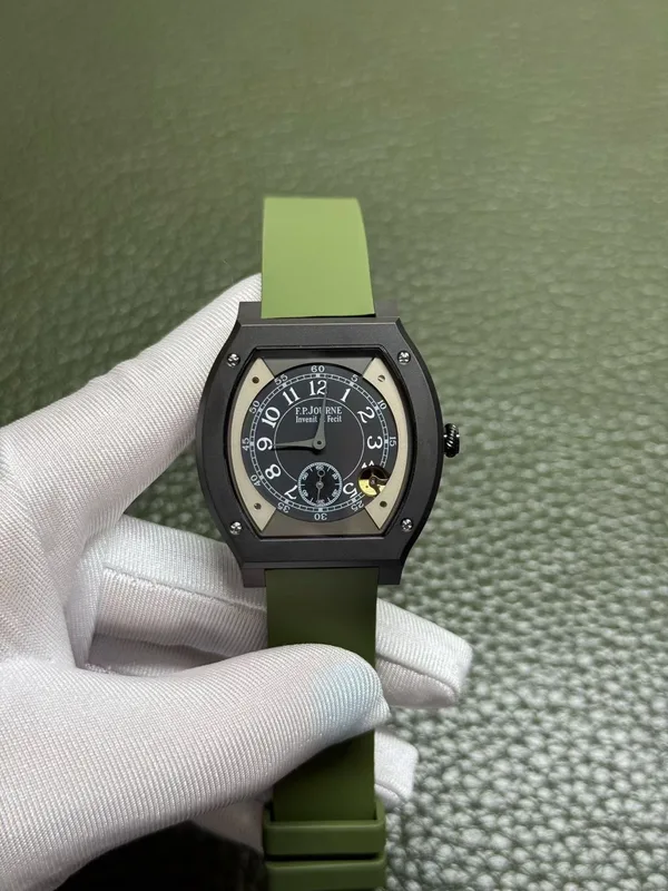 Élégante 48 mm replica, olive green rubber strap, black case