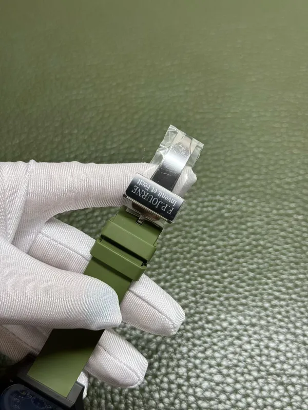 Élégante 48 mm replica, olive green rubber strap, black case